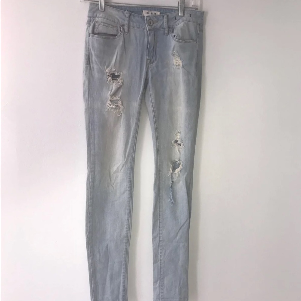 Light Wash Ripped Jeans